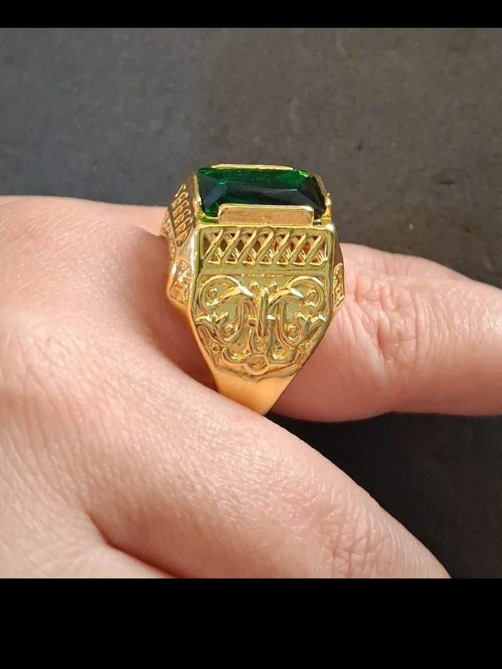 18K Gold Emerald Ring